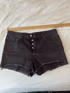Levis 501 black high waisted button fly denim shorts size 31